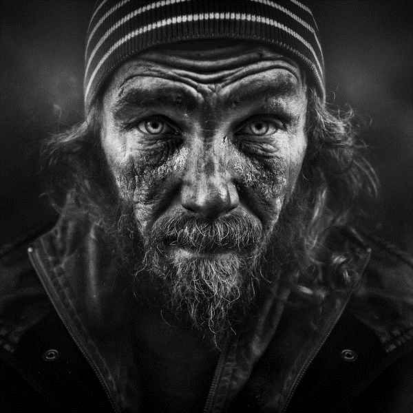 Фотограф 6 лет прожил среди бездомных, снимая их жизнь