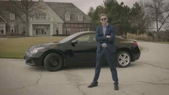 Канадец создал блестящую рекламу для подержанного Nissan