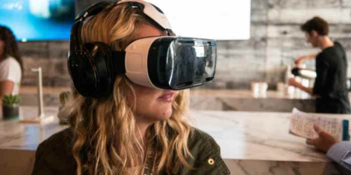 Google планирует выпустить шлем виртуальной реальности