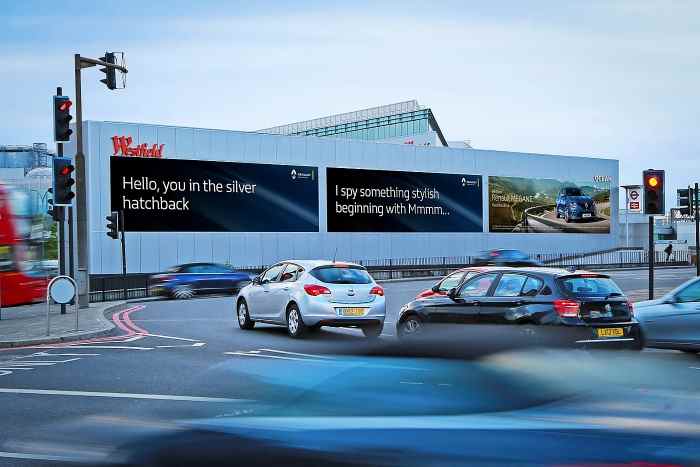 В Renault придумали уникальную адресную рекламу