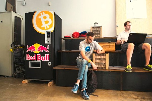 Red Bull создал торговый биткоин-автомат