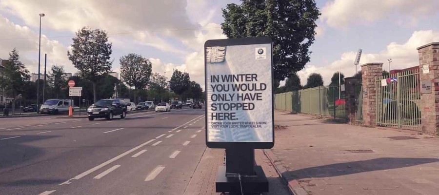 BMW выпустил рекламу с двигающимся билбордом