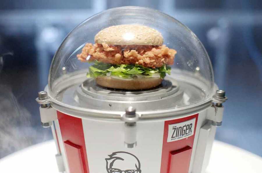 KFC выполнил обещание отправить свой сэндвич в космос