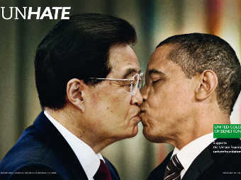 Белый дом осудил рекламу Benetton с целующимся Обамой