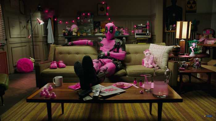 Дэдпул предлагает выиграть его розовый костюм в рамках борьбы с раком.
