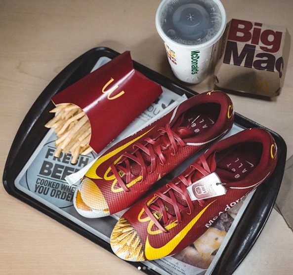Макдоналдс и Nike выпустили кроссовки с картошкой фри