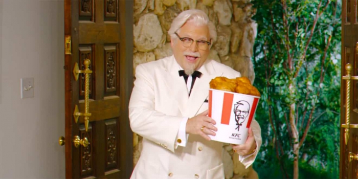 KFC сняли рекламу в стиле сюрреалистического ситкома 1980-х годов