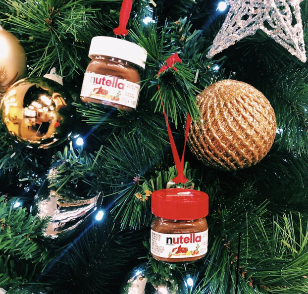 Target выпустил мини-баночки Nutella, которые можно повесить на елку.