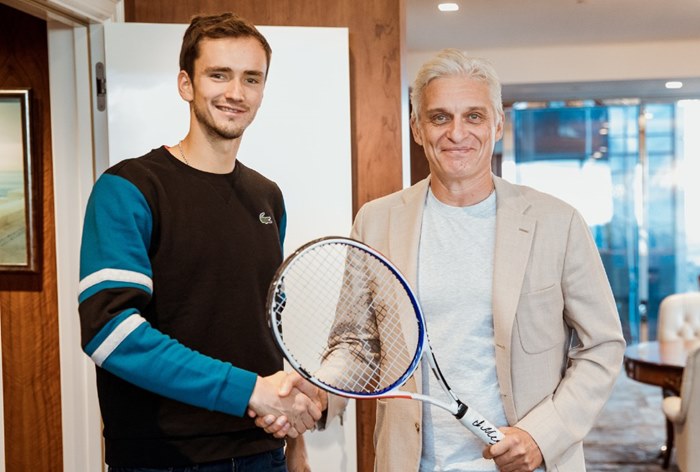 Теннисист Даниил Медведев стал амбассадором бренда «Тинькофф»
