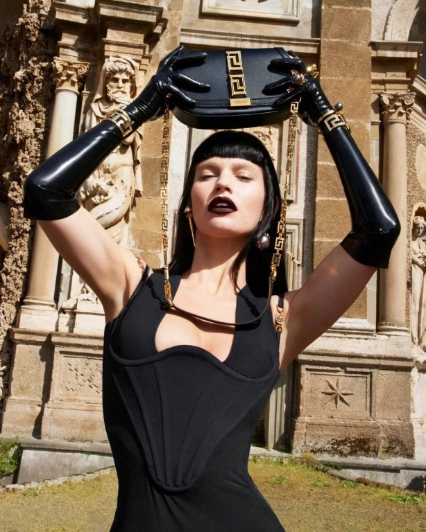 Лили Джеймс снялась в новой кампании Versace