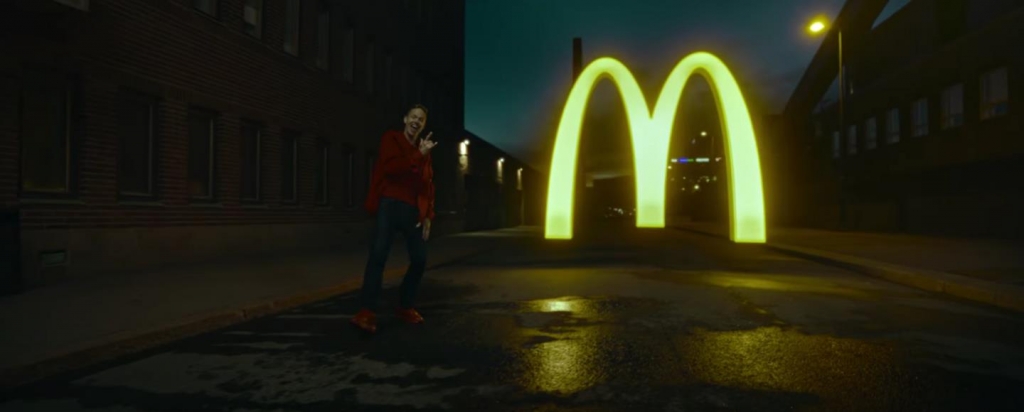 McDonald's представил музыкальное видео, исполненное языком жестов