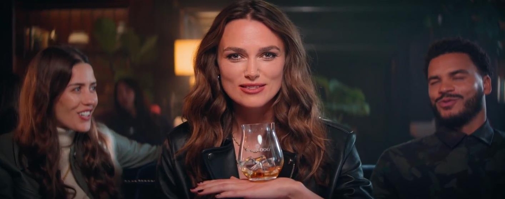 Кира Найтли стала героиней ролика алкогольного бренда