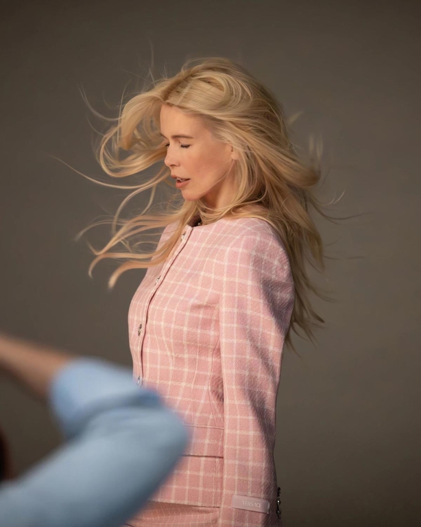 Клаудия Шиффер снялась в весенней рекламной кампании Versace