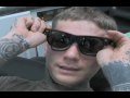 Музыка и видеоролик из рекламы Ray-ban - Guy Has Glasses Tattooed On His Face Музыка и видеоролик из рекламы Ray-ban - Guy Has Glasses Tattooed On His Face