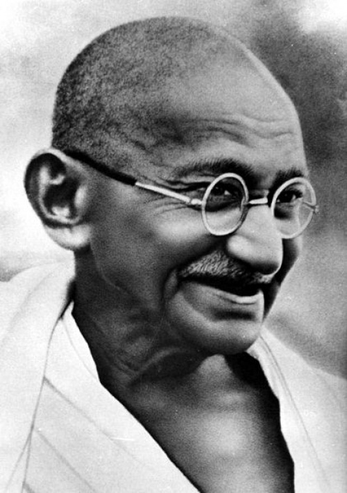 Улыбающийся Ганди