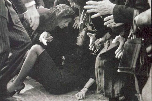 Dolce & Gabbana - il funerale (Monica Bellucci) Dolce & Gabbana - il funerale (Monica Bellucci)