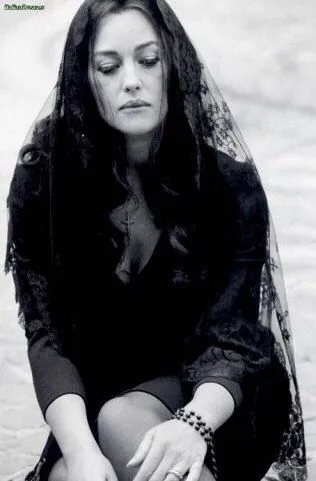 Dolce & Gabbana - il funerale (Monica Bellucci) Dolce & Gabbana - il funerale (Monica Bellucci)