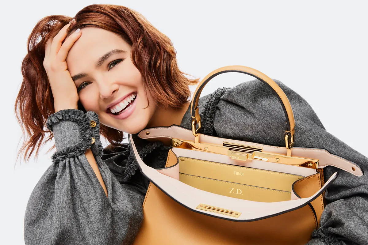 Музыка из рекламы Fendi - Peekaboo (Zoey Deutch) Музыка из рекламы Fendi - Peekaboo (Zoey Deutch)