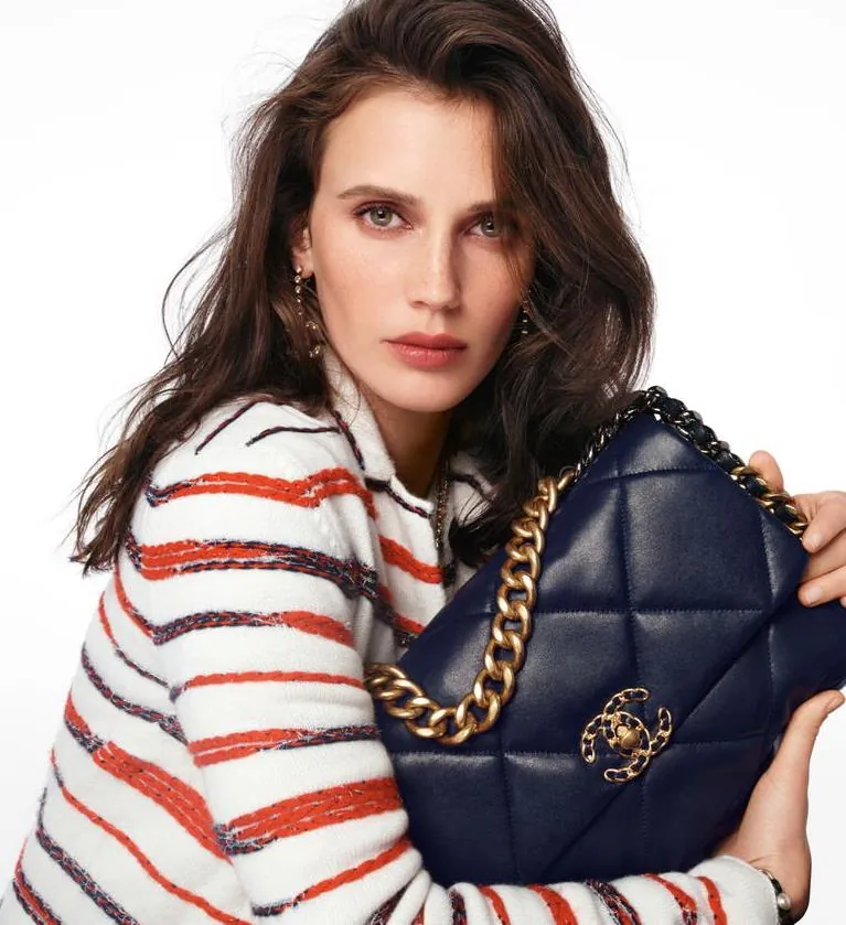 CHANEL - The CHANEL 19 Bag (Margaret Qualley, Taylor Russell, Marine Vacth) CHANEL - The CHANEL 19 Bag (Margaret Qualley, Taylor Russell, Marine Vacth)