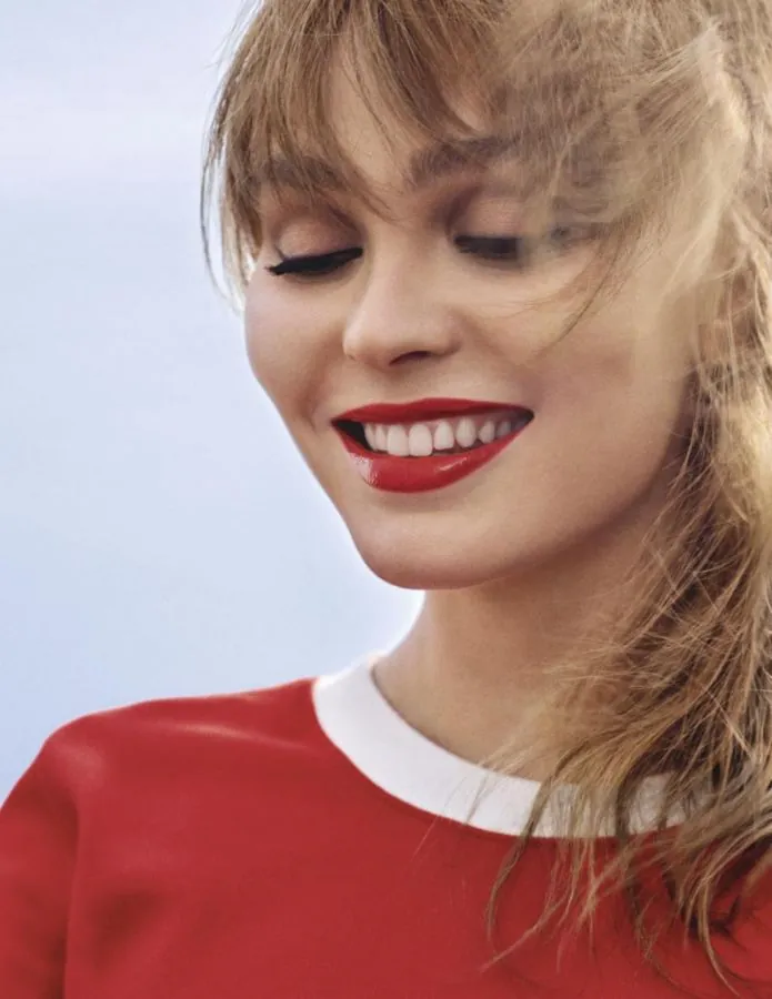 Chanel - Rouge Coco Bloom (Lily-Rose Depp) Chanel - Rouge Coco Bloom (Lily-Rose Depp)