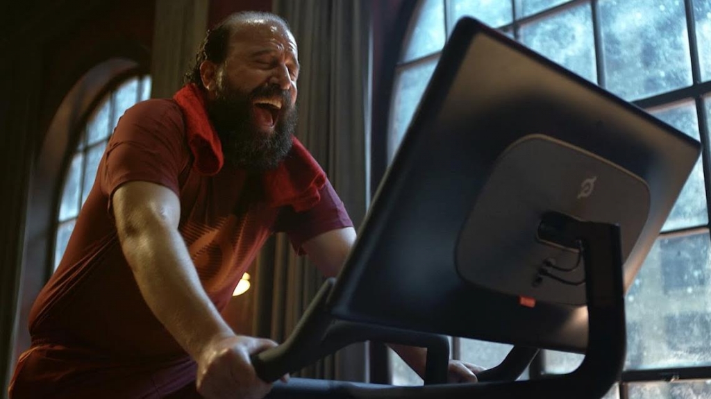 Музыка из рекламы Peloton - When Your Workout is a Joy, It's a Joy to Work Out (Brett Gelman)