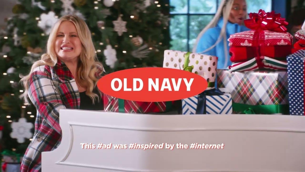 Музыка из рекламы Old Navy - Gifting (Jennifer Coolidge)