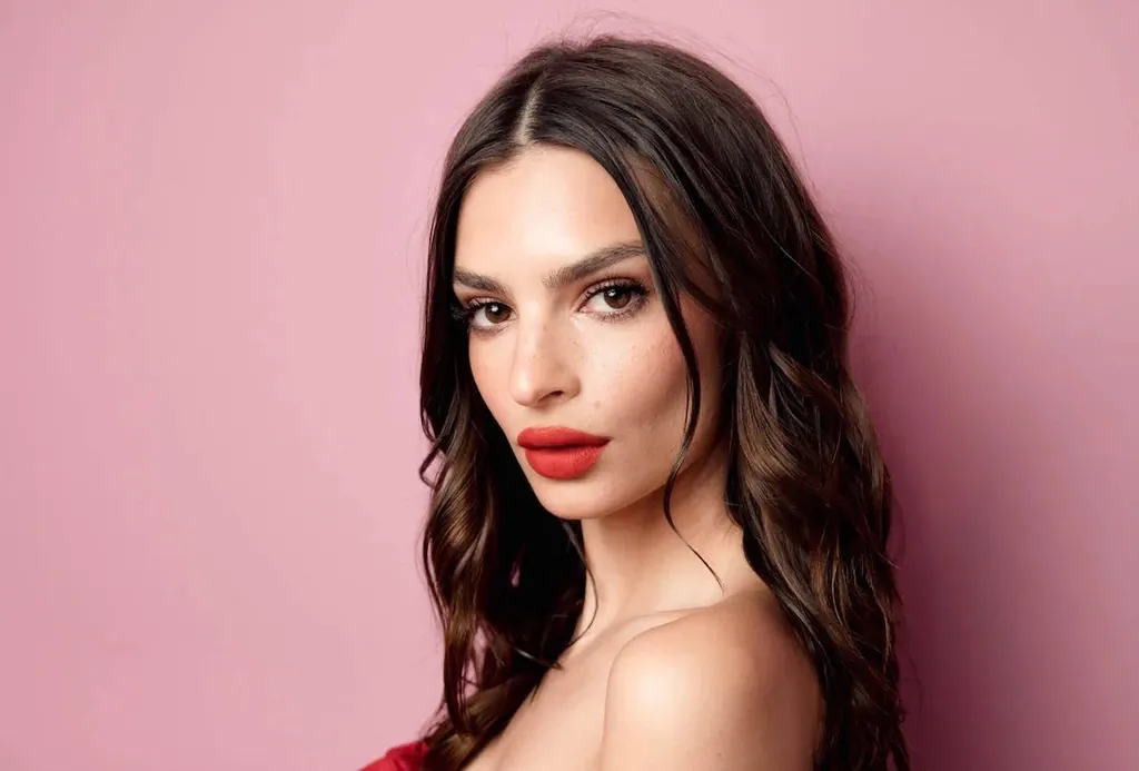 Viktor & Rolf - Flowerbomb (Emily Ratajkowski) Viktor & Rolf - Flowerbomb (Emily Ratajkowski)