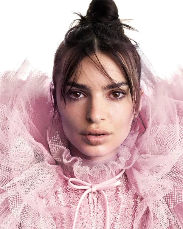 Viktor & Rolf - Flowerbomb (Emily Ratajkowski) Viktor & Rolf - Flowerbomb (Emily Ratajkowski)
