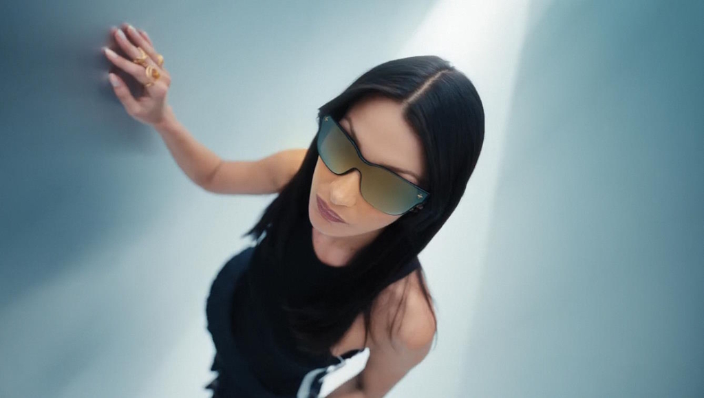 Музыка из рекламы Louis Vuitton - Women’s Sunglasses (Bella Hadid, Ouyang Nana)