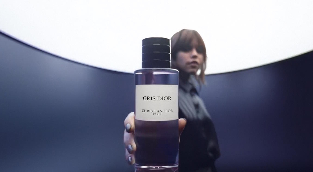 Музыка из рекламы Dior - #DAREINGRISDIOR WITH THE COLLECTIVE (Jenna Ortega)