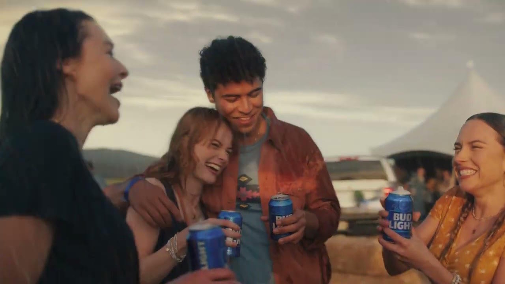 Музыка из рекламы Bud Light – Easy to Drink, Easy to Enjoy