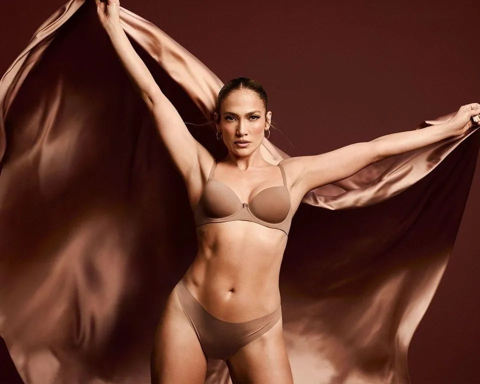 Intimissimi - Silky Intimates (Jennifer Lopez)