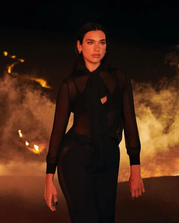 Yves Saint Laurent - Libre Flowers & Flames (Dua Lipa)