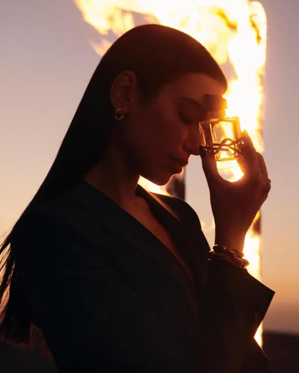 Yves Saint Laurent - Libre Flowers & Flames (Dua Lipa)