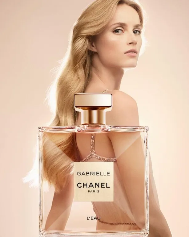 Chanel - Gabrielle (Rianne van Rompaey)