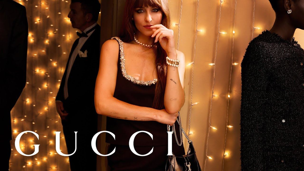 Музыка из рекламы Gucci Gift - The Holiday Campaign (Dakota Johnson, Jannik Sinner, Kendall Jenner)