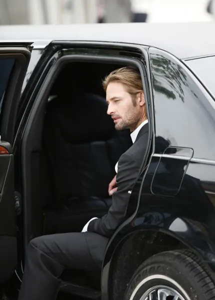 Magnum (Josh Holloway) Magnum (Josh Holloway)