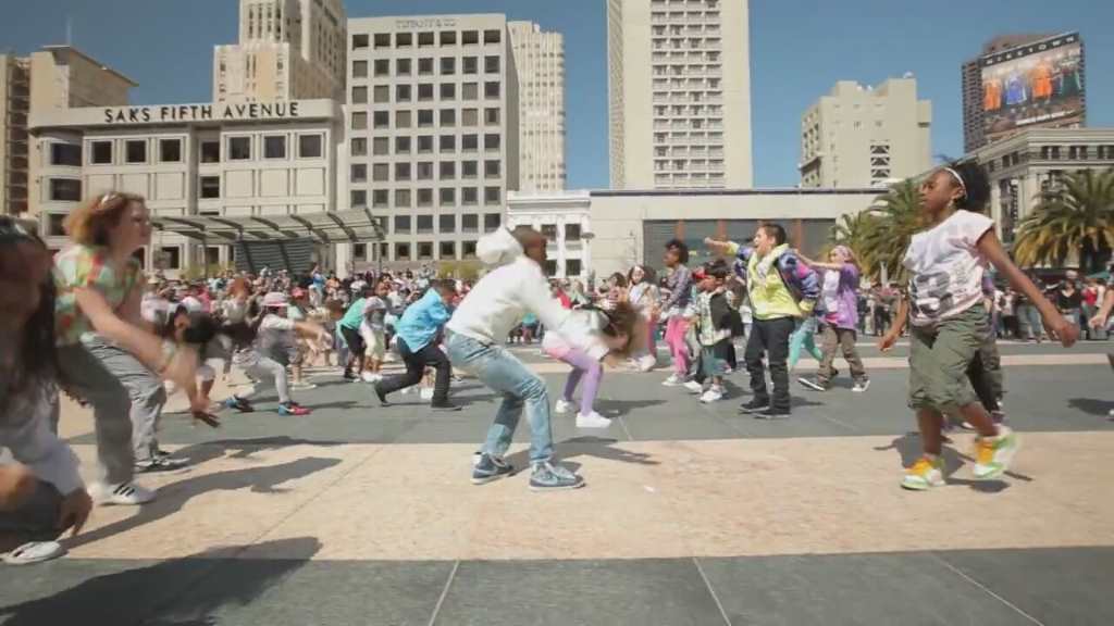 Музыка и видеоролик из рекламы H&M - Kids Fashion Flash Mob