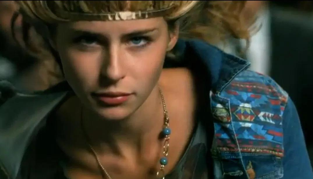 Музыка из рекламы Nokia Lumia 800 - The Amazing Calls Музыка из рекламы Nokia Lumia 800 - The Amazing Calls