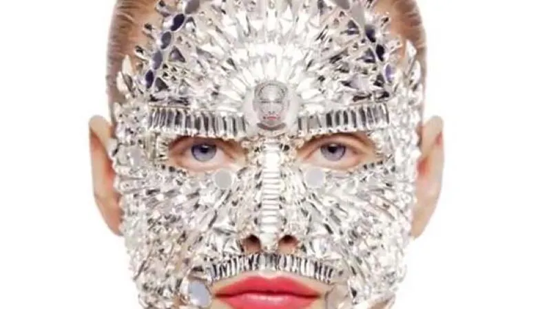 CHANEL - Mirror, Mirror (Ingūna Butāne)