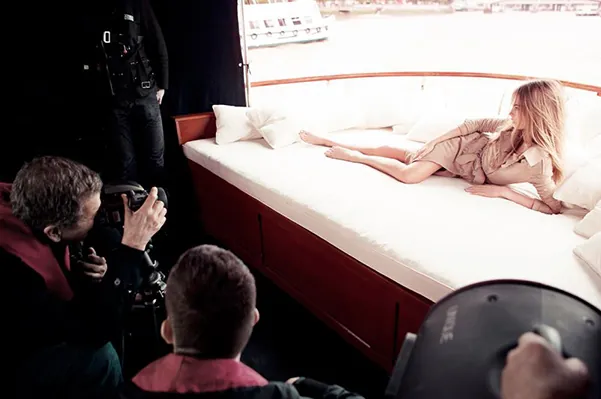 Burberry - Body Tender (Cara Delevingne)