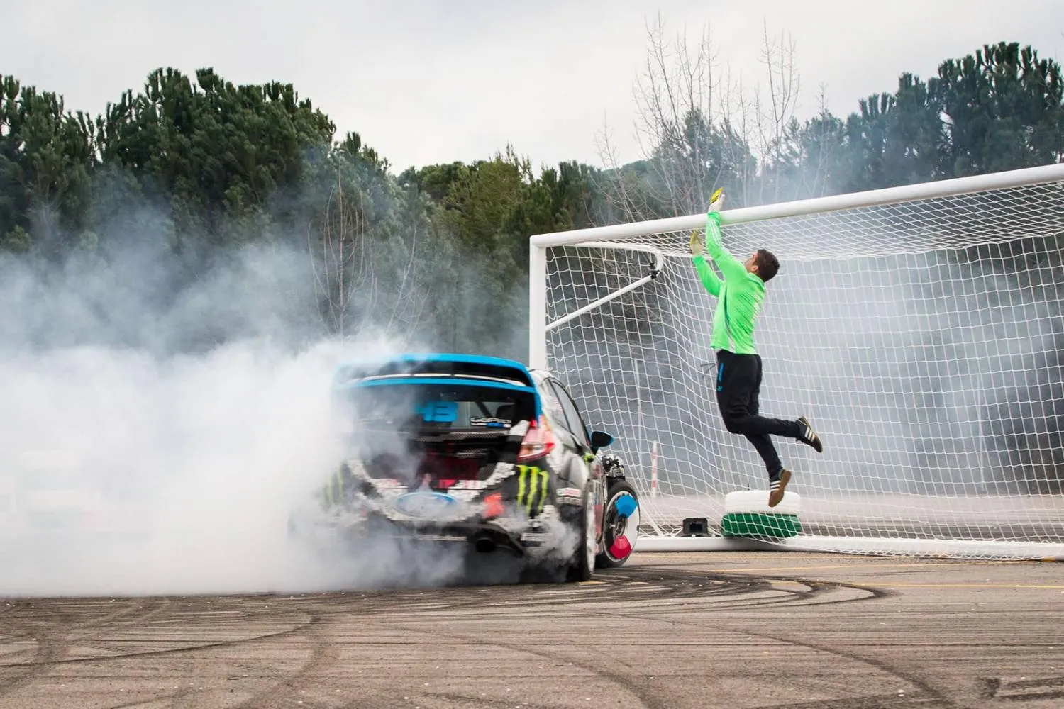 Castrol - Footkhana (Neymar Jr. & Ken Block)