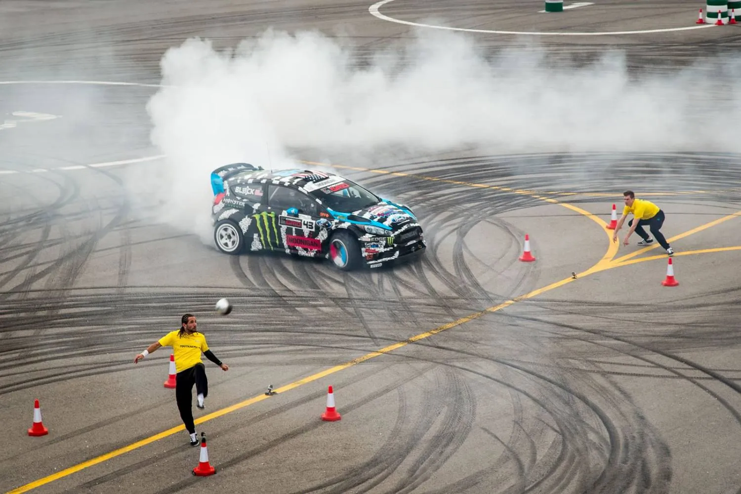 Castrol - Footkhana (Neymar Jr. & Ken Block)