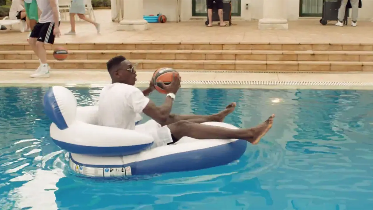Turkish Airlines Euroleague - Epic Pool Dunk
