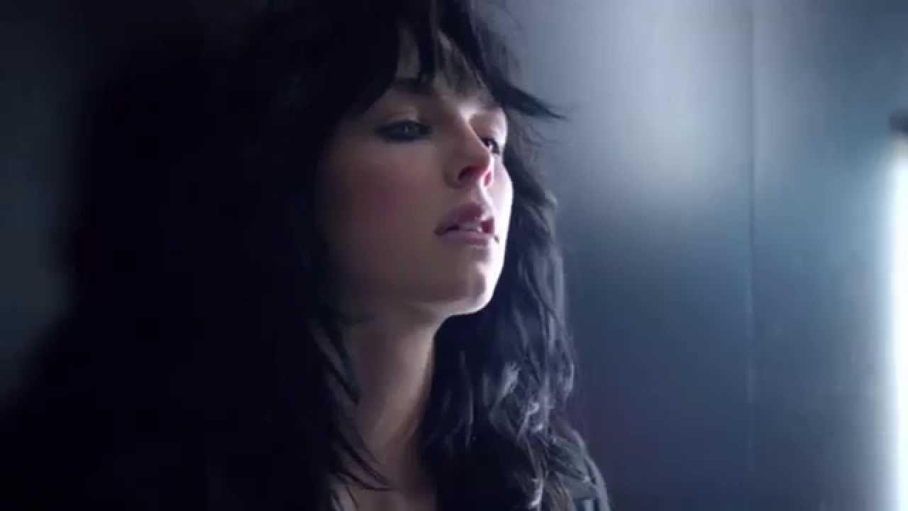 Музыка из рекламы Yves Saint Laurent - Black Opium (Edie Campbell)
