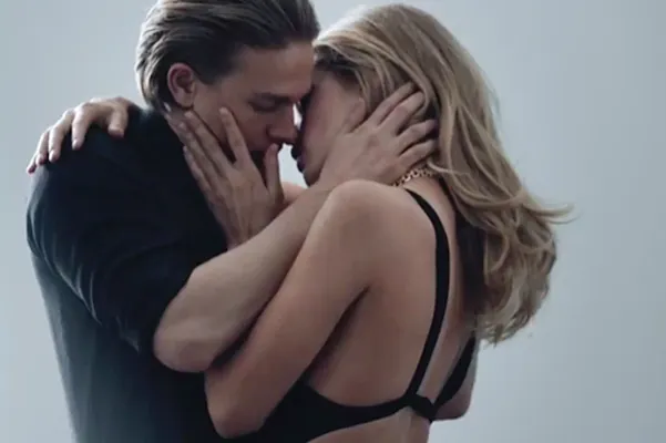Calvin Klein - Reveal (Doutzen Kroes и Charlie Hunnam)