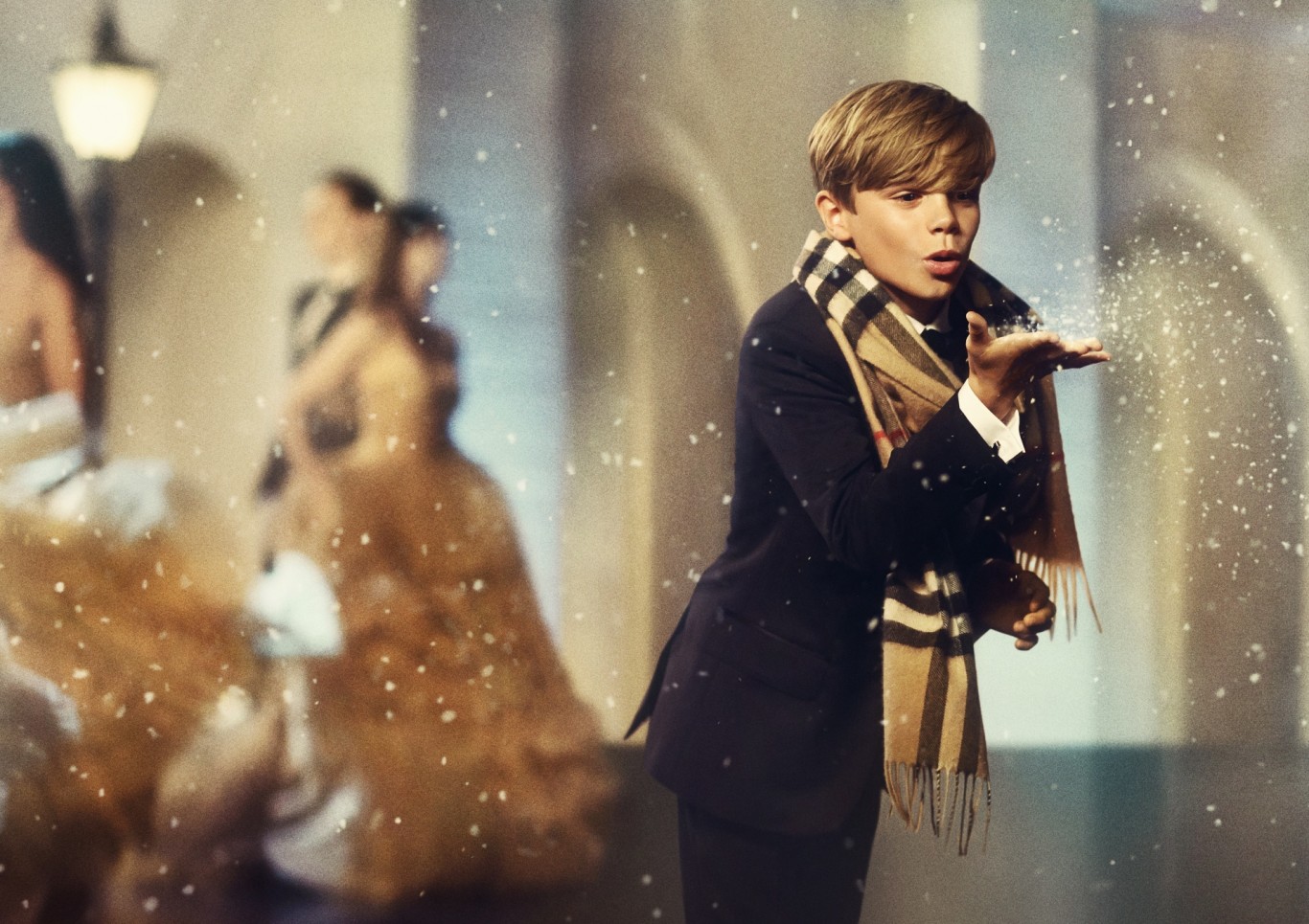 Музыка и видеоролик из рекламы Burberry - From London with Love (Romeo Beckham)