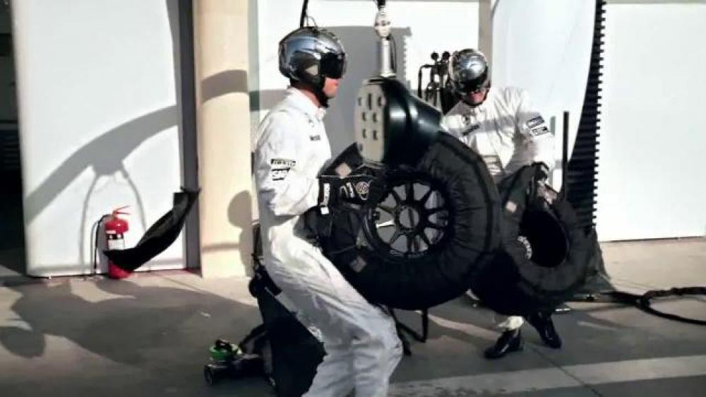 Музыка из рекламы Mobil 1 - Before the Oil Goes In (Jenson Button)