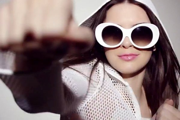 Музыка и видео из рекламы Estee Lauder - Courreges (Kendall Jenner)