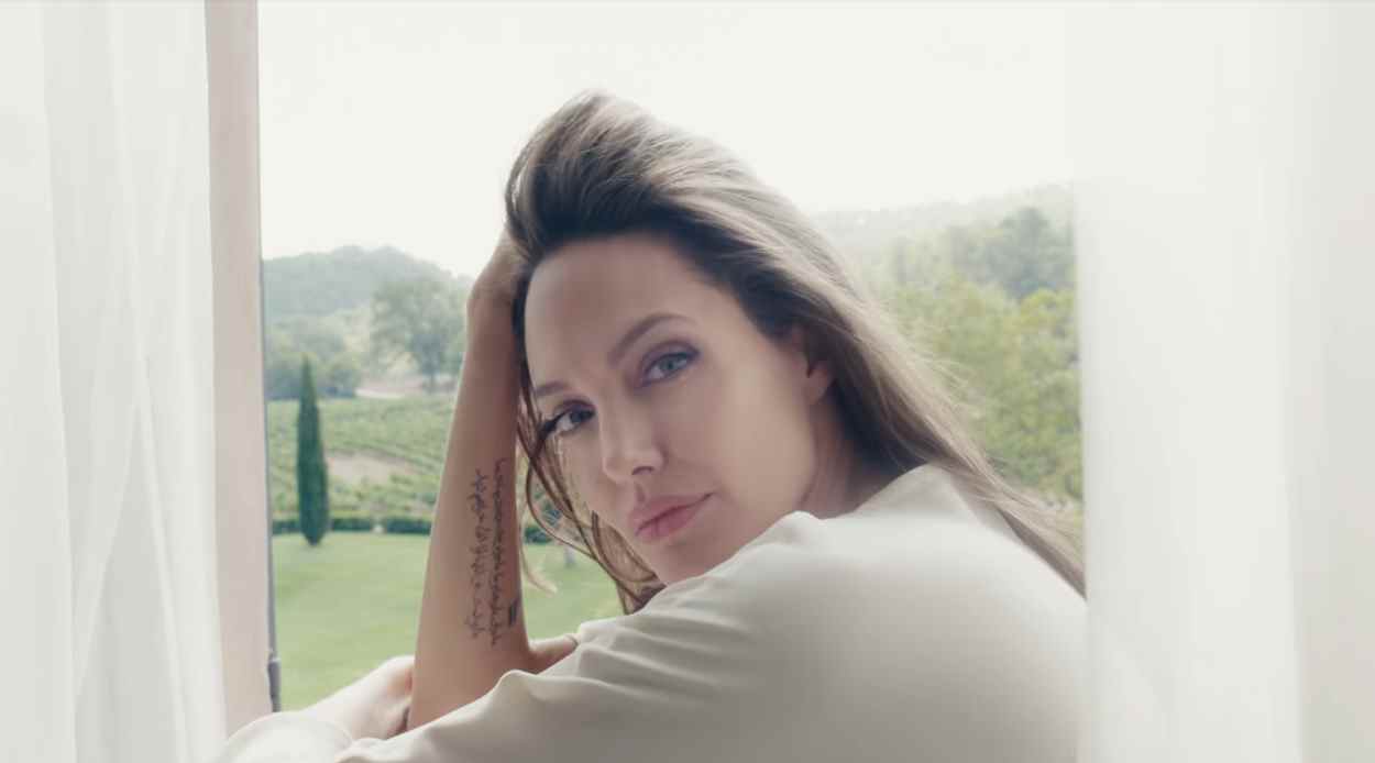 Музыка из рекламы Guerlain - Mon Guerlain (Angelina Jolie)